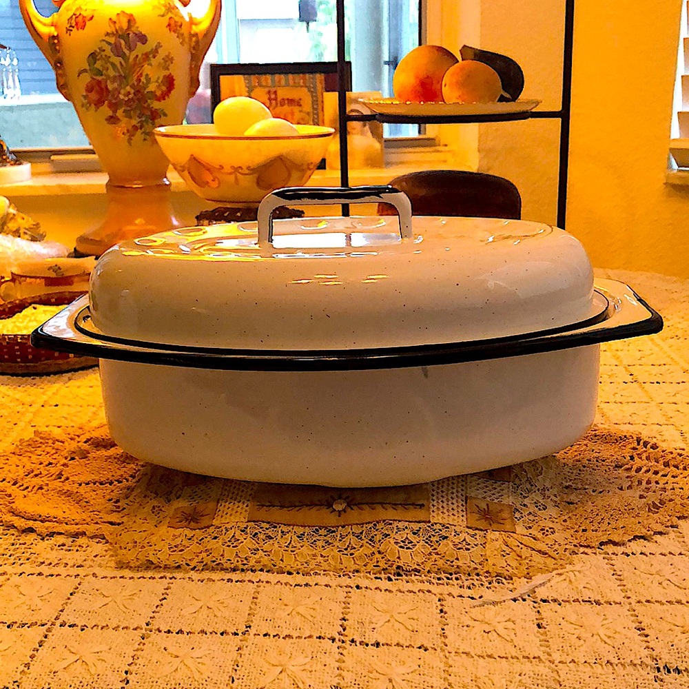EUC- Vintage Speckled Roasting Pan
